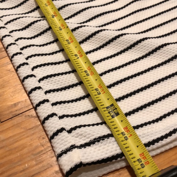 Black and white striped pencil skirt - Picture 6 of 6